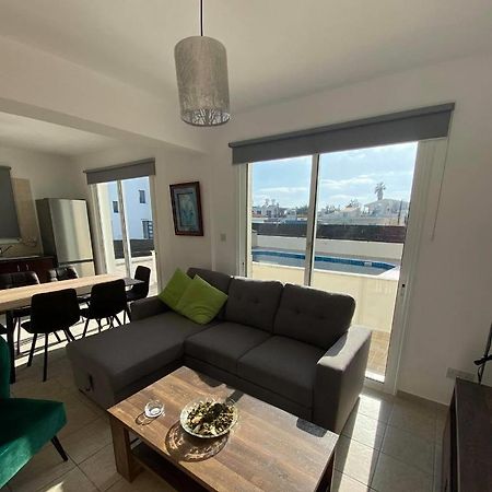 Cosy Apartment In Kato Paphos With Pool Access Bagian luar foto