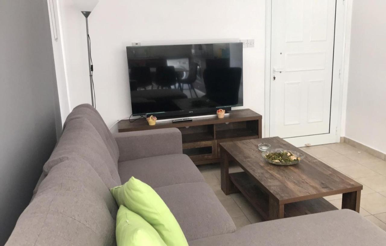 Cosy Apartment In Kato Paphos With Pool Access Bagian luar foto