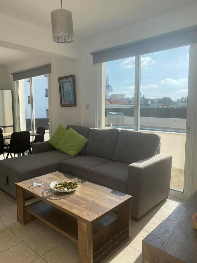 Cosy Apartment In Kato Paphos With Pool Access Bagian luar foto