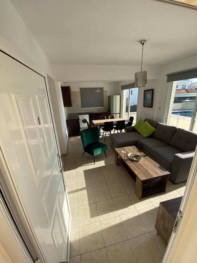 Cosy Apartment In Kato Paphos With Pool Access Bagian luar foto