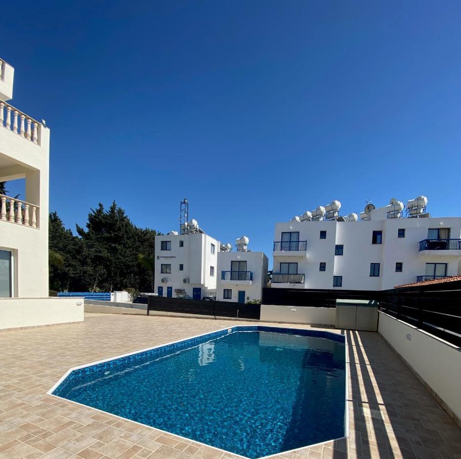 Cosy Apartment In Kato Paphos With Pool Access Bagian luar foto