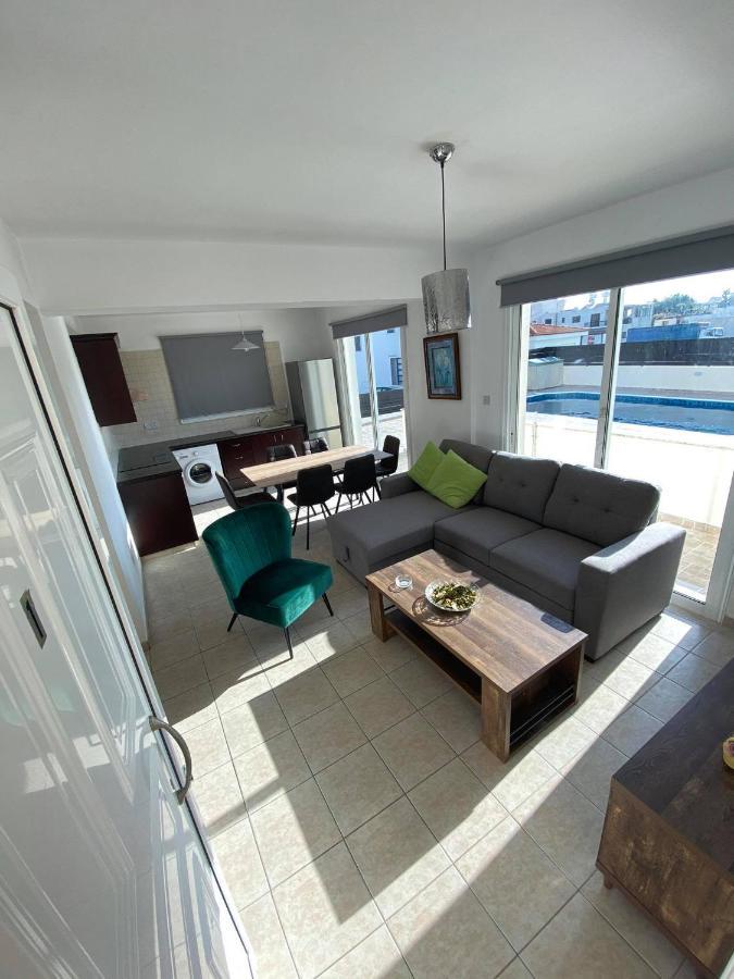 Cosy Apartment In Kato Paphos With Pool Access Bagian luar foto